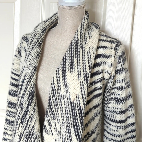 Express Oversized Chunky Knit Cream and Heather gray Open Cardigan - Picture 2 of 6